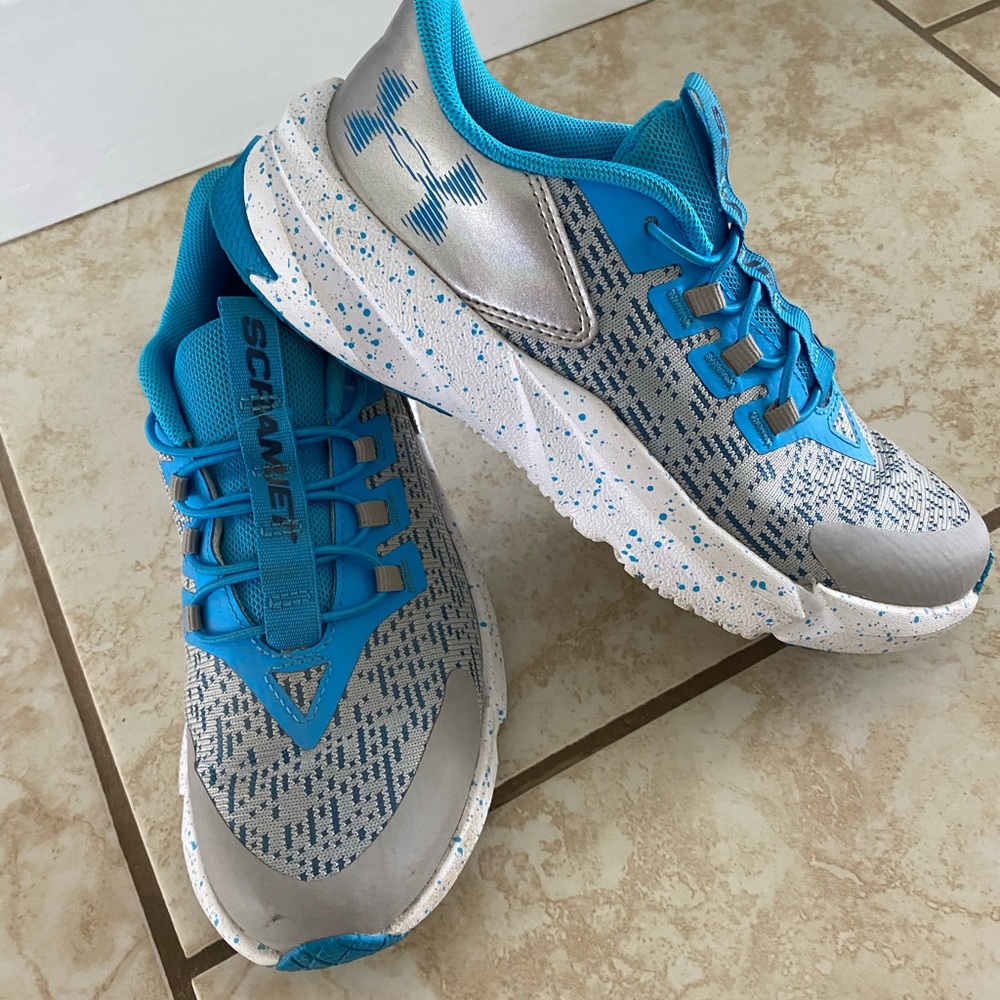 Under Armour blue silver Gray Shoes scramjet 5 boys size 3 youth sneakers